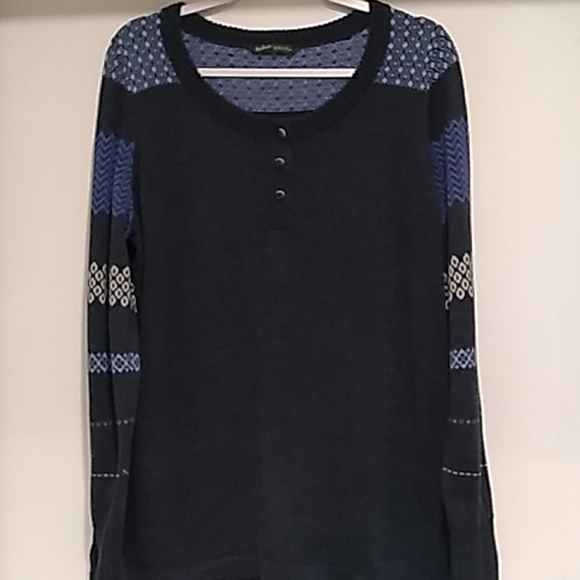 Woolrich• Deep indigo lightweight striped sweater